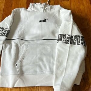 Brand new womens puma white sweatshirt size M with camo sleeve logo